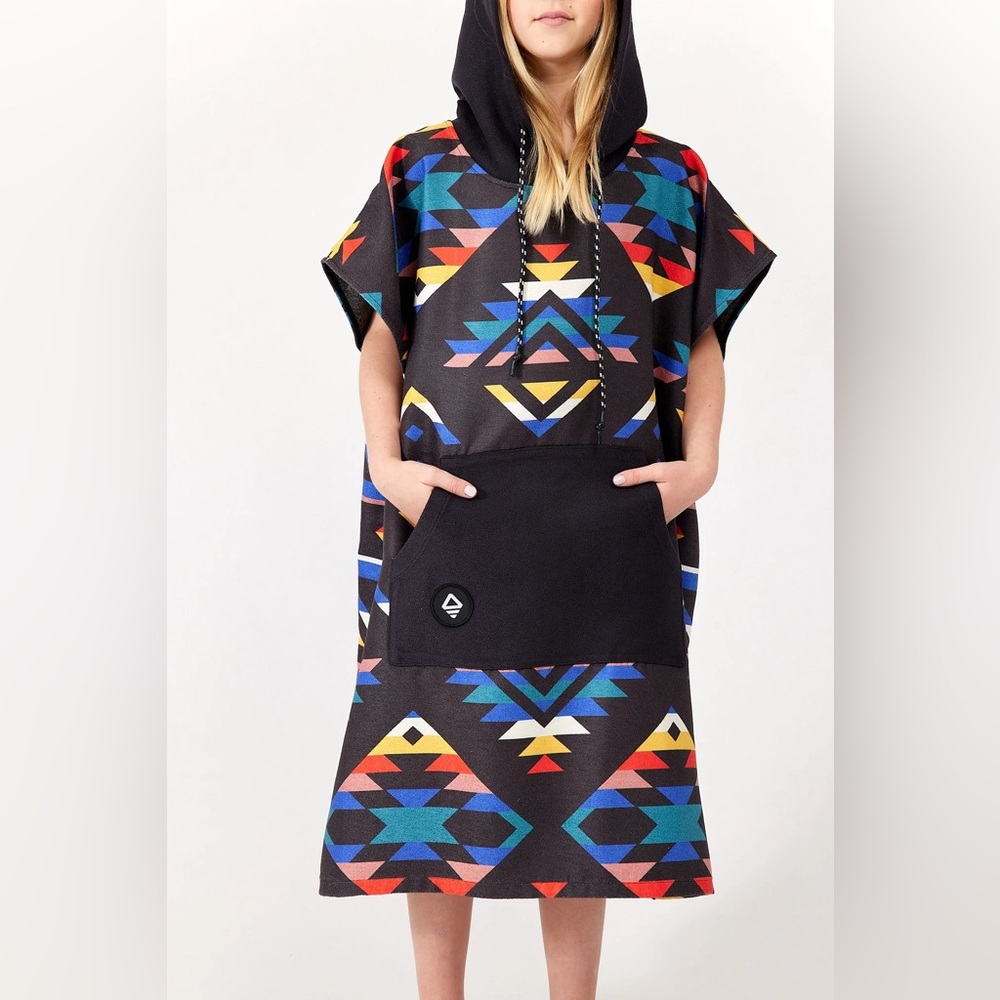 NWT Nomadix Cascades Multicolor Changing Poncho SZ S/M